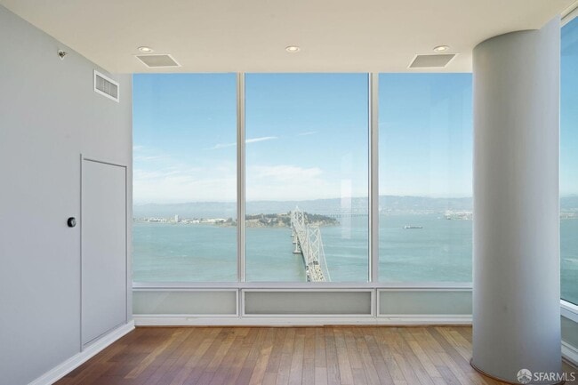 Building Photo - 425 1st St