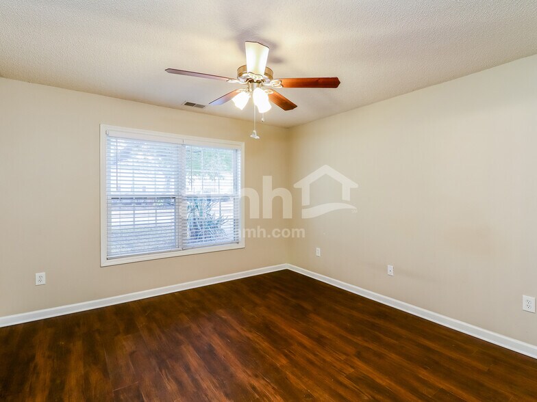 Building Photo - 112 Knightsbridge Rd