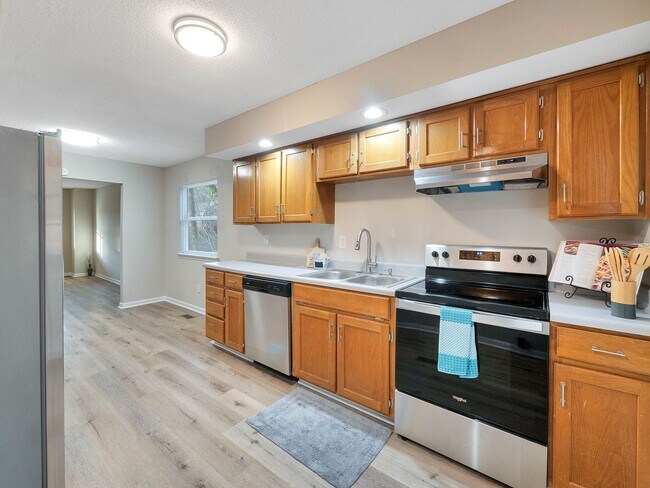 Building Photo - Adorable 3 BR 2 BA in Hixson