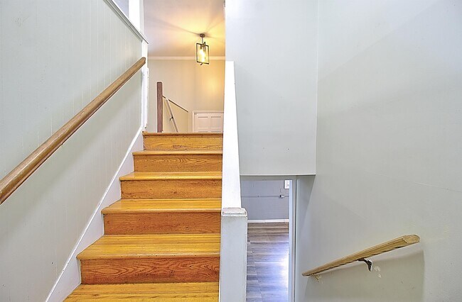 Building Photo - 135 Clay St