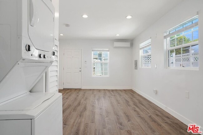 Building Photo - 1735 S Carmelina Ave