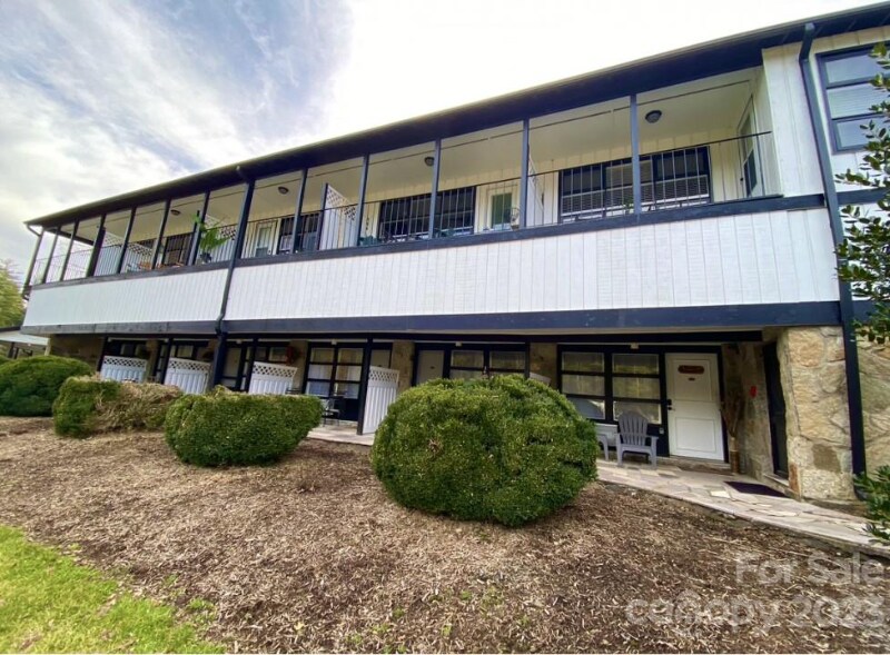Building Photo - 1150 W Blue Ridge Rd