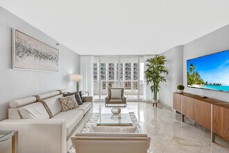 Building Photo - 1717 N Bayshore Dr