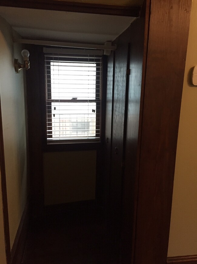 Walk-in Closet - 1520 S Louisiana St