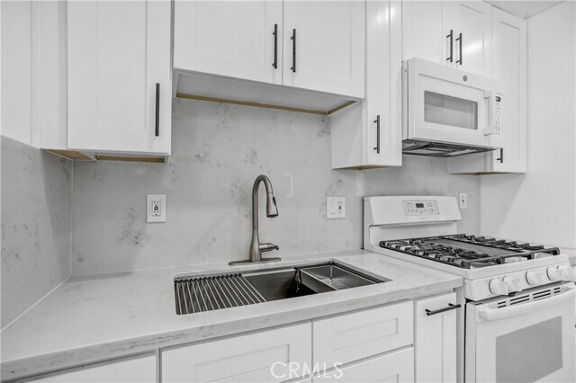 Building Photo - 857 S Idyllwild Ave
