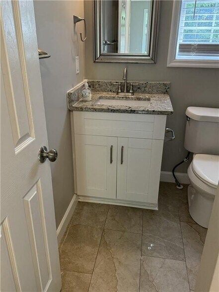 Building Photo - 944 Crossing Rock Dr