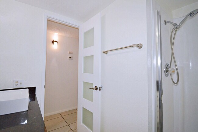 Building Photo - "Spacious 960 Sq Ft Studio Oasis in Vibrant Palm Springs!"