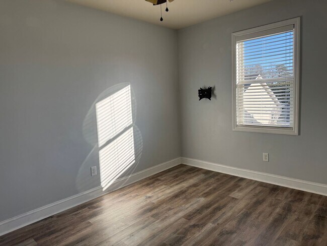 Building Photo - Five Bedroom Home in Falcon Bridge