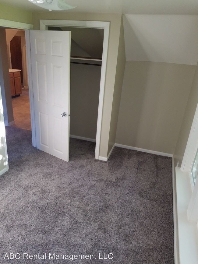 Building Photo - 321 6th Ave