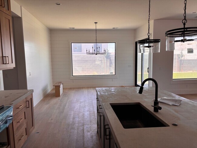 Building Photo - BRAND NEW 5 bed | 3 bath | 3 car garage cu...