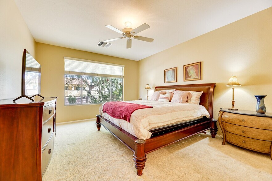 Building Photo - 9746 E Coopers Hawk Dr