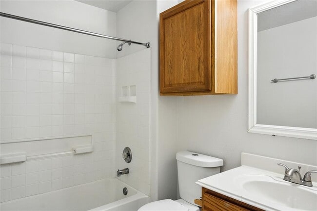 Building Photo - 706 Silver Cliff Ln