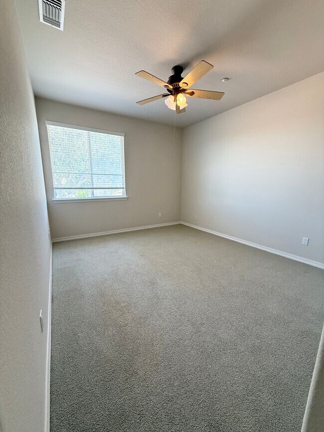 Building Photo - 3 BEDROOM 2 BATH HOME IN TEMPLETON!! MOVE IN READY