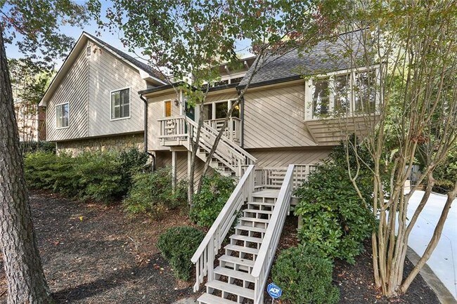 Building Photo - 586 Starlight Dr NE