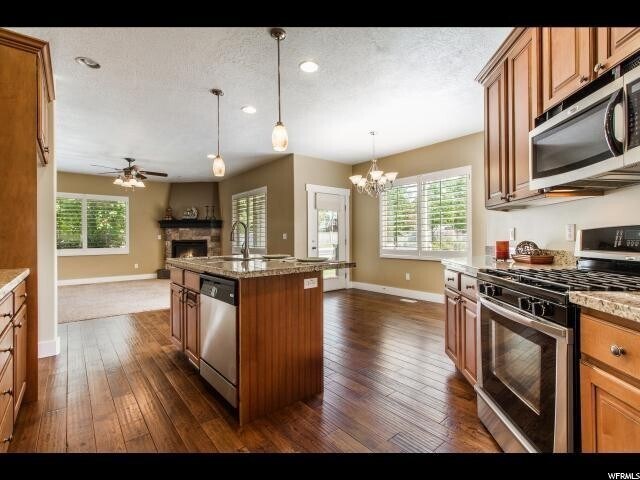 Building Photo - Beautiful 4 Bd 2.5 Bath Home in Sandy