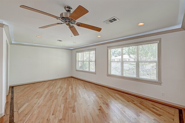Building Photo - 5611 Briarbend Dr