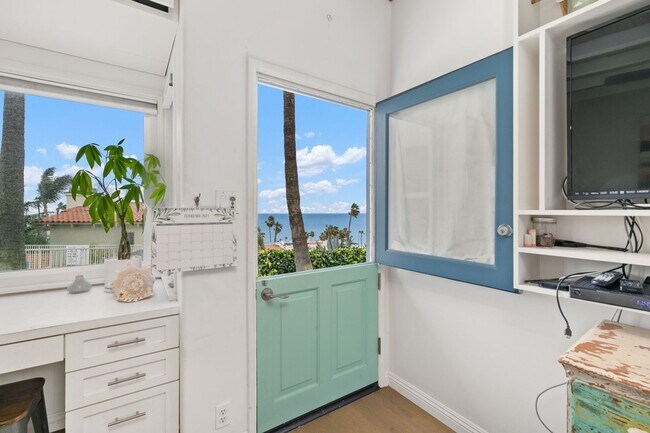 Building Photo - Ocean view Studio