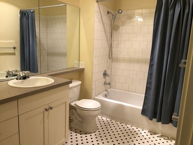 Building Photo - Updated Condo with Parking for One, Great Location and Communal Roof-top Deck!!