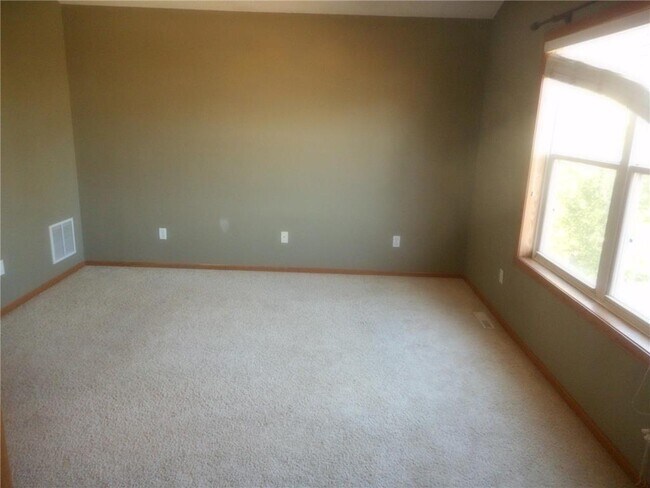 Building Photo - 4915 Olive Ln N