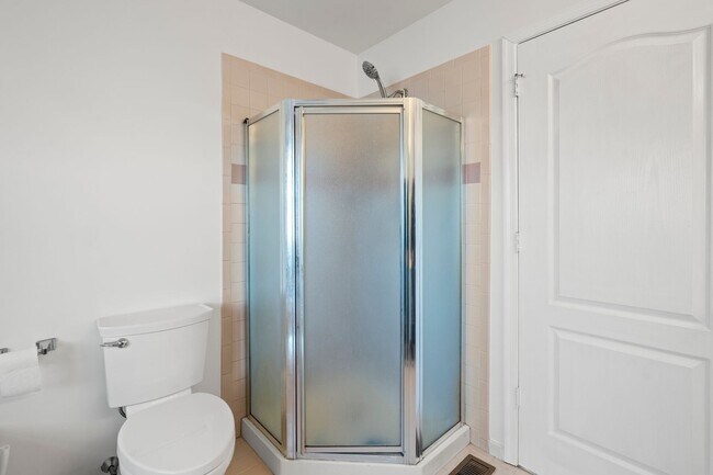 Building Photo - Beautifully Renovated Townhome in The Ridings at Brookside – Macungie