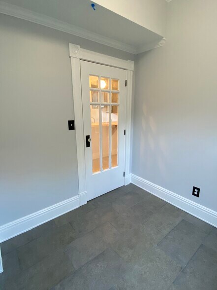 Building Photo - 618 W 26th St