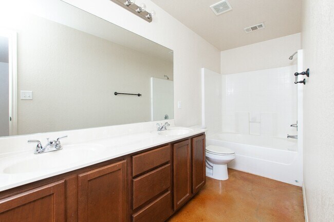 Building Photo - 613 Kendra Dr