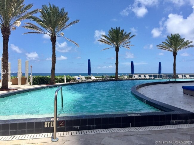 Building Photo - 17201 Collins Ave