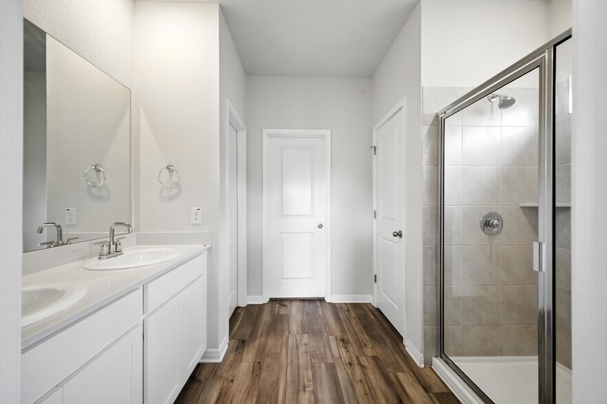 Building Photo - 104 Capella Way
