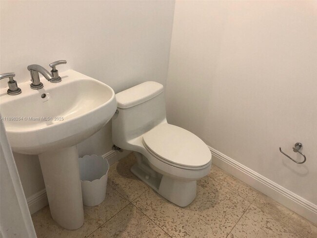 Building Photo - 900 Brickell Key Blvd