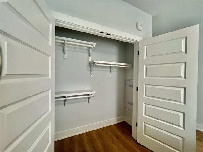 Building Photo - 2500 Longview St