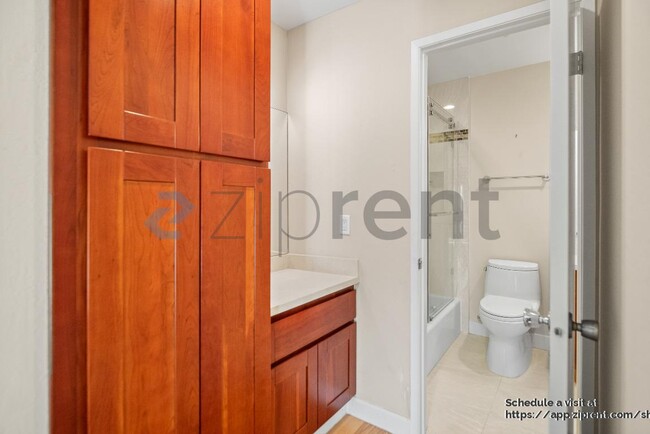 Building Photo - 2666 Kentworth Way