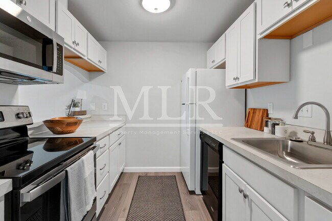 Building Photo - Modern Comfort in Tumwater – Renovated Upstairs End Unit with Move-In Specials!