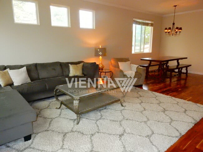 Building Photo - 550 Davenport Way