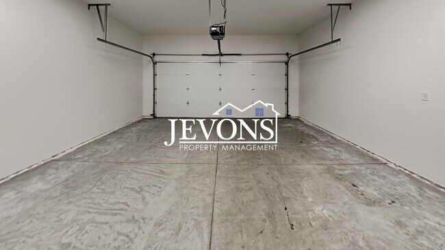 Building Photo - 702 N 29th Ave