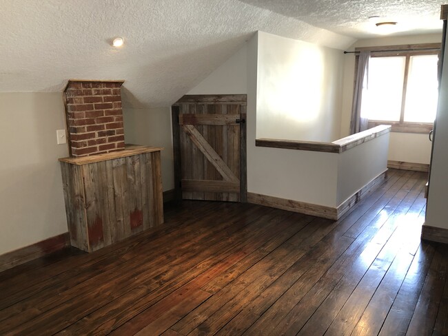 Upstairs large master bedroom! - 2424 Davenport Ave