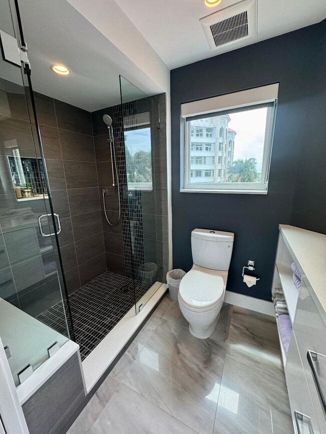 Building Photo - 300 SE 5th Ave