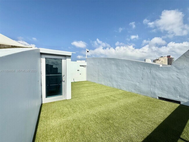 Building Photo - 2950 NE 188th St