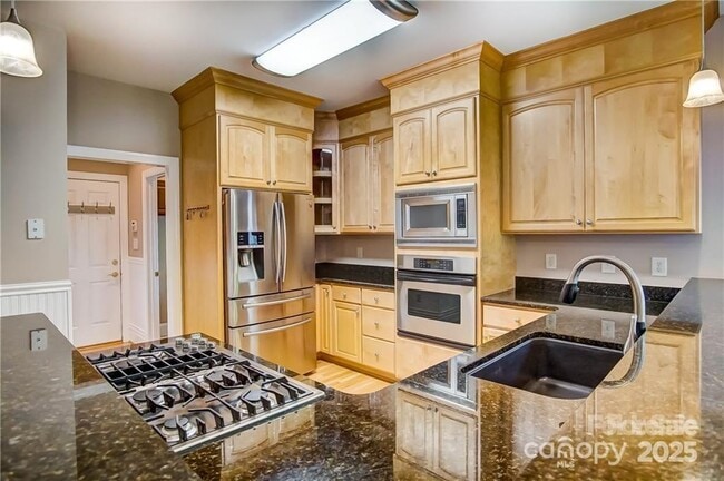 Building Photo - 8005 Weddington Downs Dr