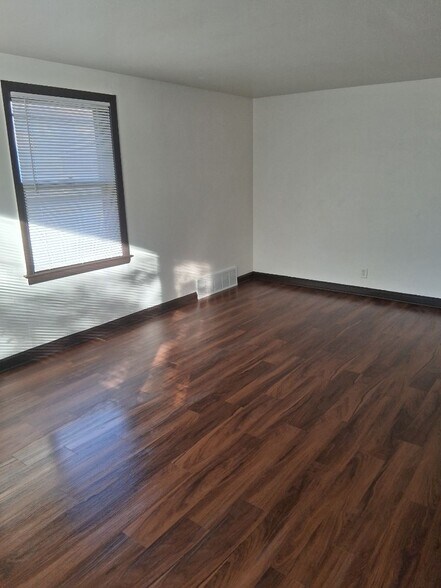 Building Photo - 4900 N 40th St