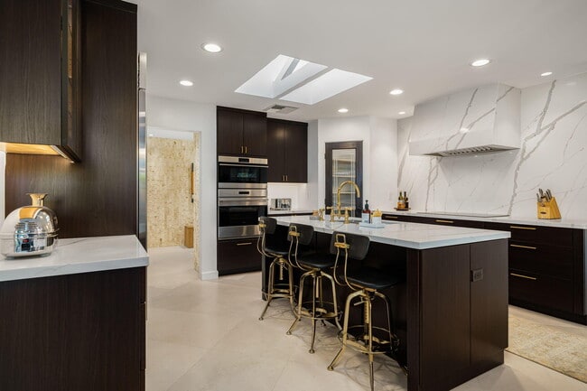 Building Photo - 6 Exeter Ct