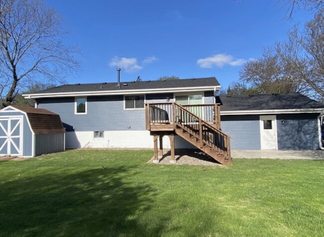 Building Photo - 3600 Trenton Ln N
