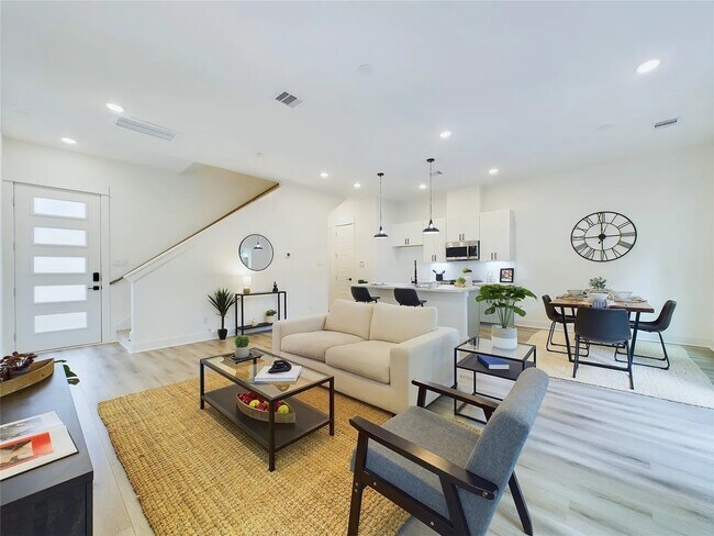 Building Photo - 778 W Tidwell Rd