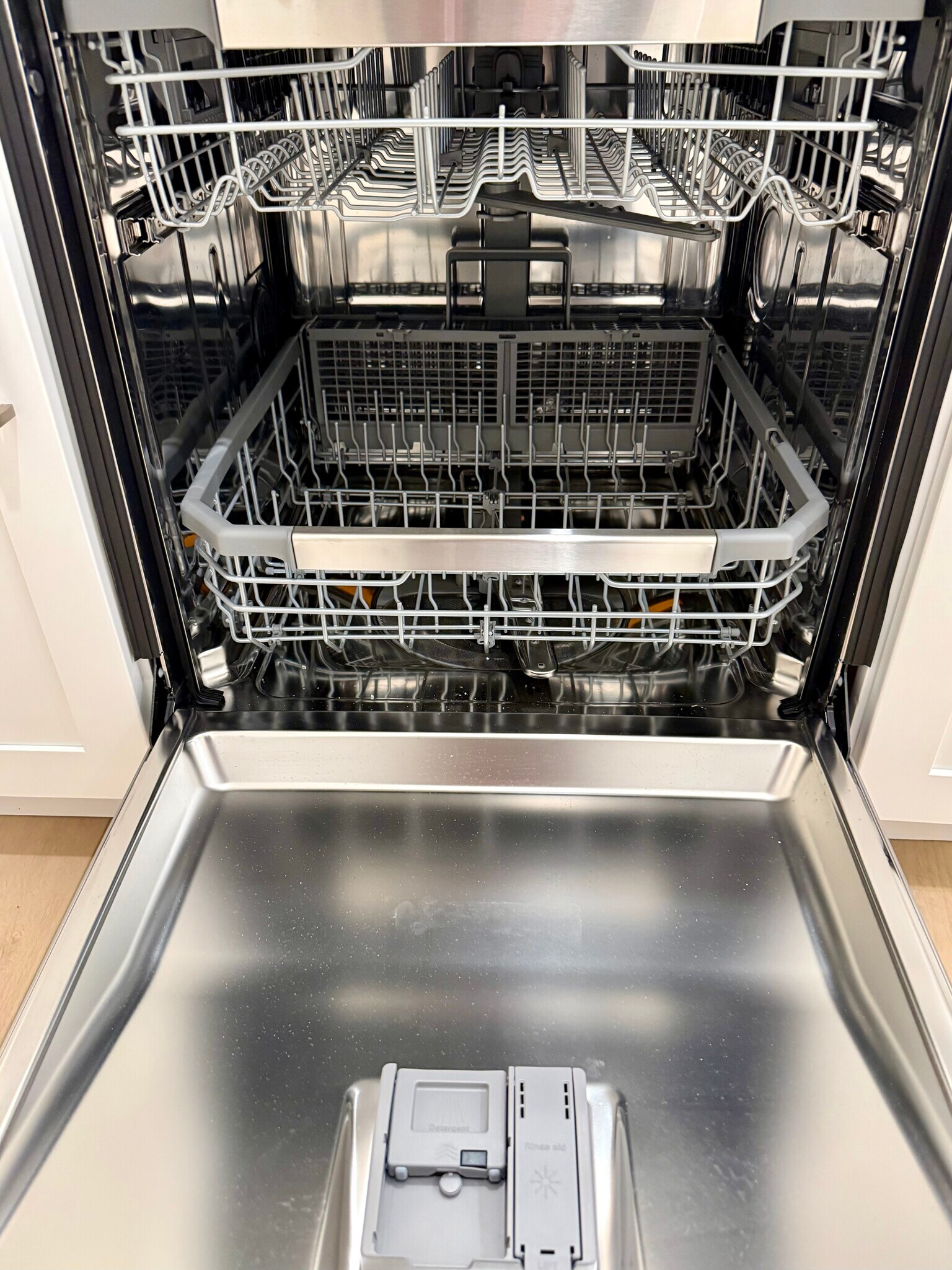 Building Photo - 906 Main St