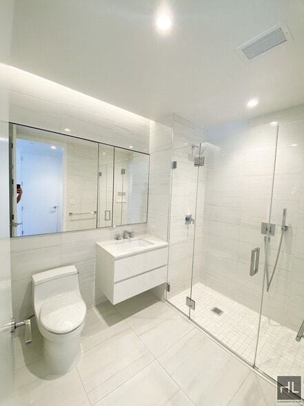 Building Photo - East 44th Street