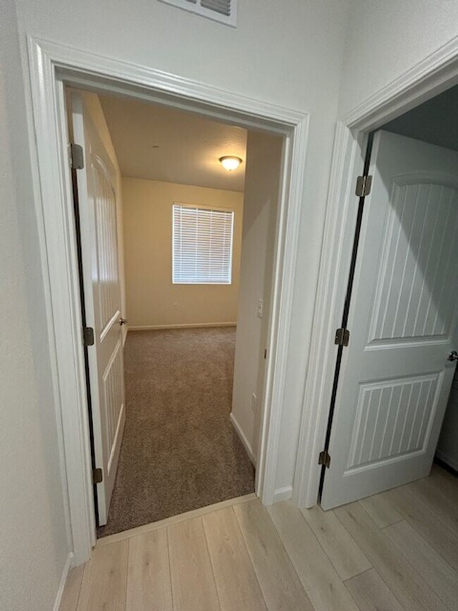 Building Photo - Brand new 4 bedroom 3 bathroom with solar in NW Visalia!!