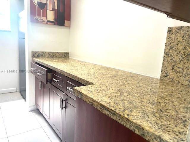 Building Photo - 9450 Live Oak Pl