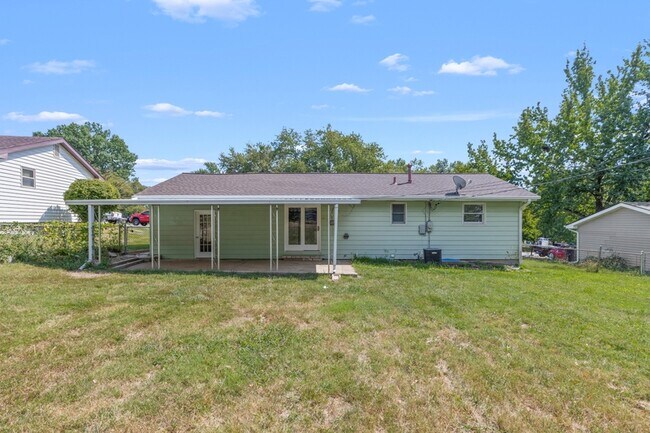 Building Photo - 1517 Lincoln Dr