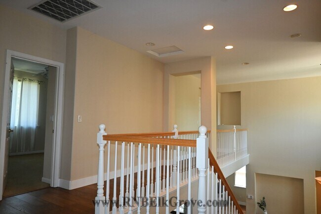 Building Photo - 5 Bedroom Home in Elk Grove! - Resident Benefit Package Property