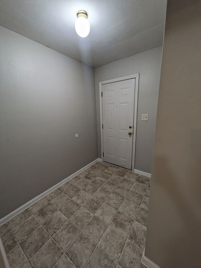 Building Photo - 2BD/1BA Unit in HIckory