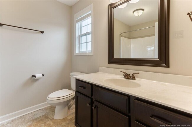 Building Photo - 573 Wedgefield Dr
